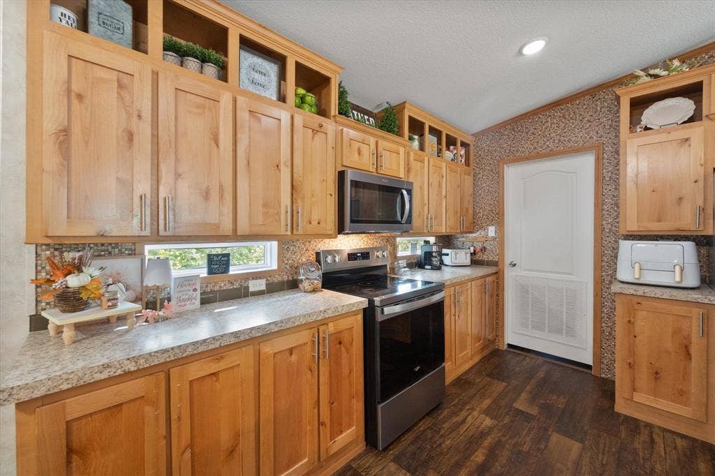 110 Wooded Creek Drive, Athens, TX 75751