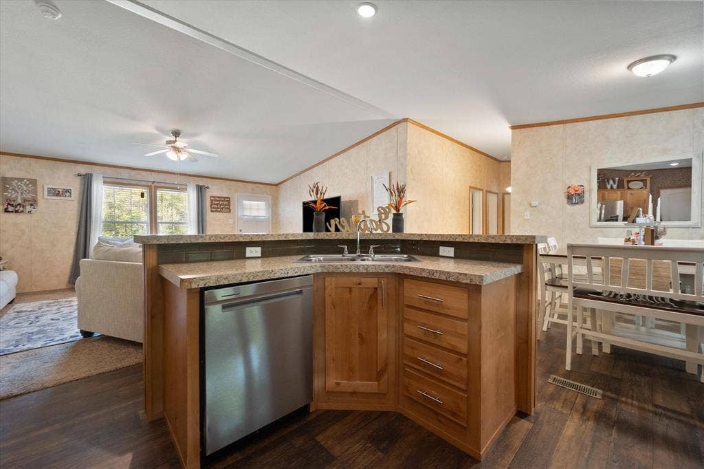 110 Wooded Creek Drive, Athens, TX 75751