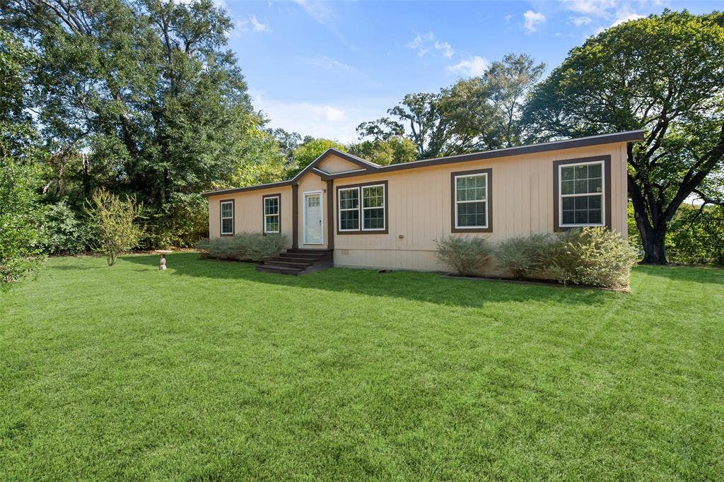 110 Wooded Creek Drive, Athens, TX 75751
