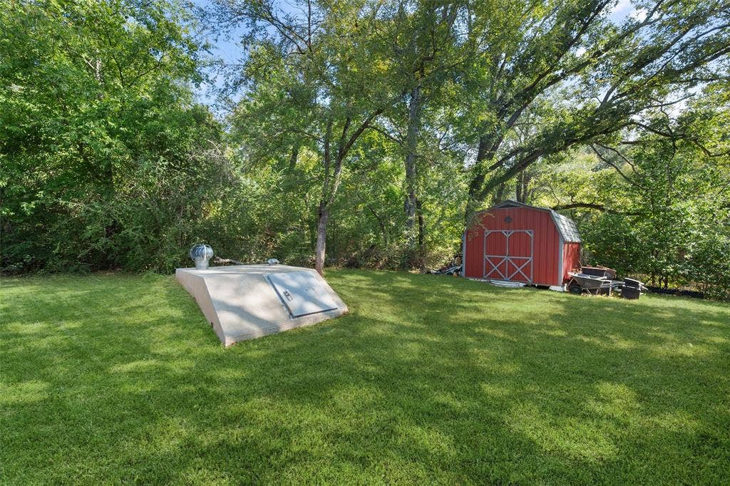 110 Wooded Creek Drive, Athens, TX 75751
