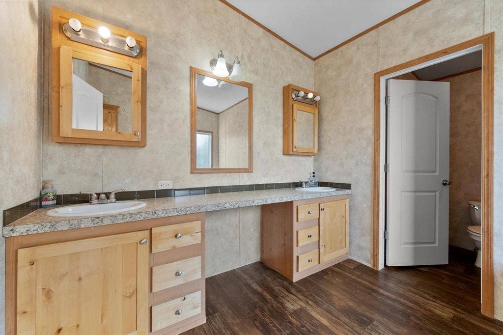 110 Wooded Creek Drive, Athens, TX 75751