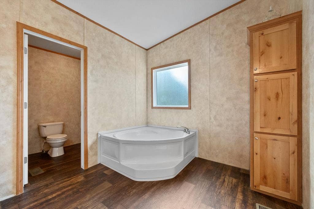 110 Wooded Creek Drive, Athens, TX 75751