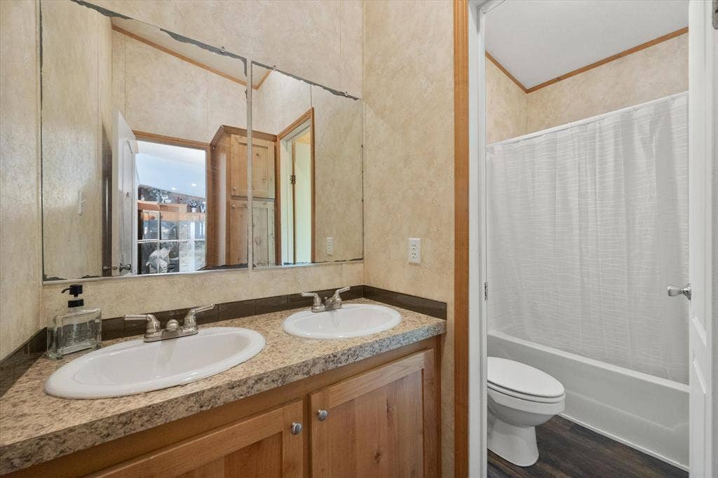 110 Wooded Creek Drive, Athens, TX 75751
