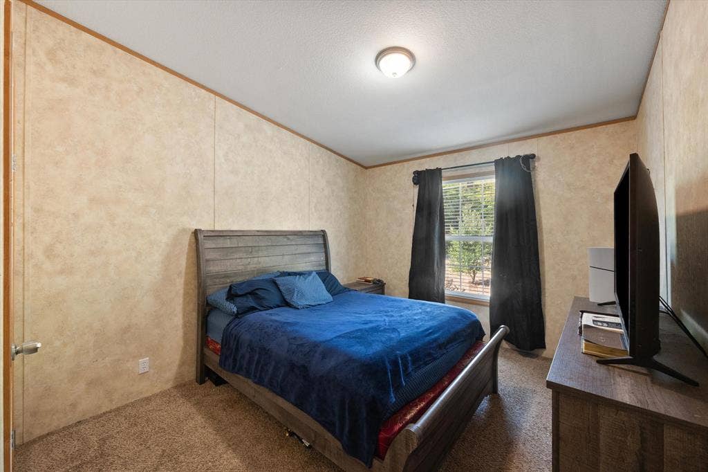 110 Wooded Creek Drive, Athens, TX 75751