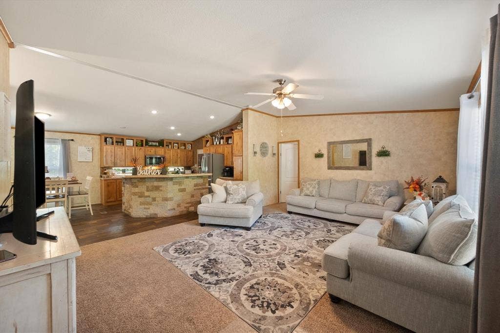 110 Wooded Creek Drive, Athens, TX 75751