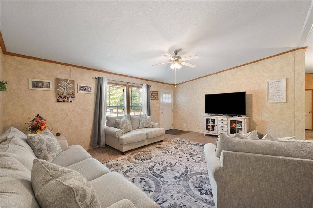 110 Wooded Creek Drive, Athens, TX 75751