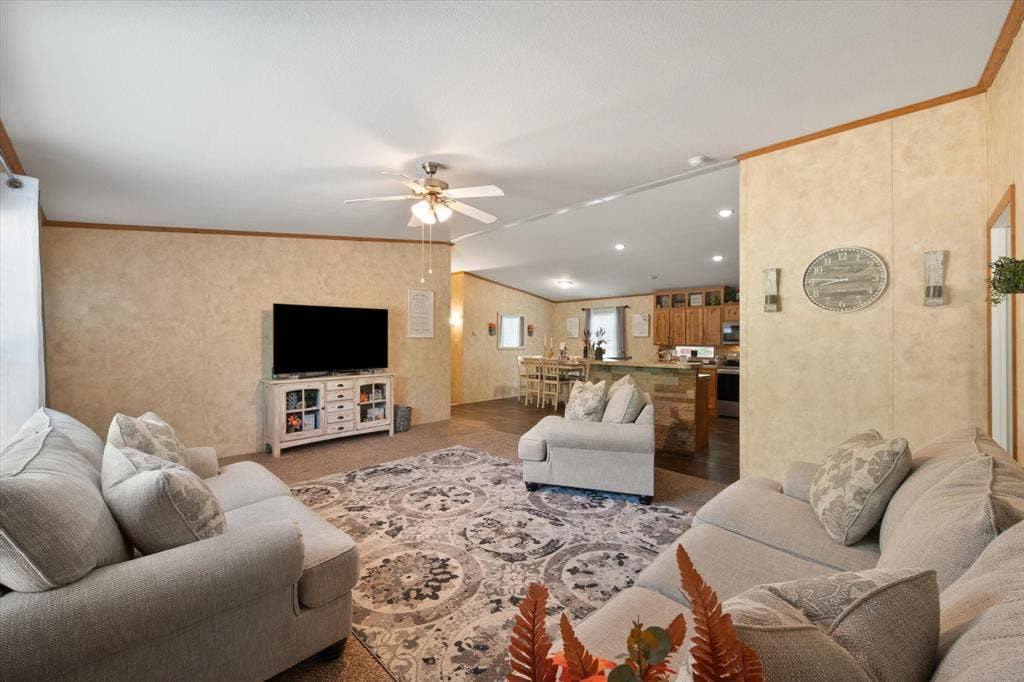 110 Wooded Creek Drive, Athens, TX 75751
