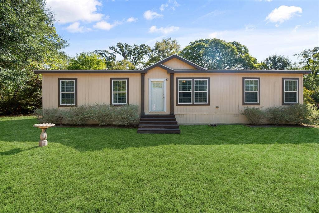 110 Wooded Creek Drive, Athens, TX 75751