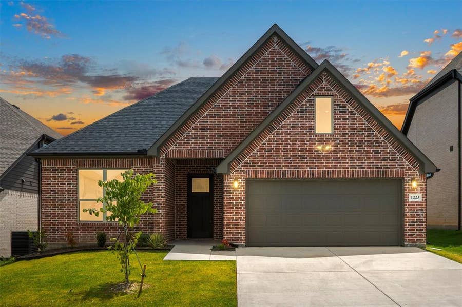 Property photo for 1223 Stagecoach Trail, Justin, TX