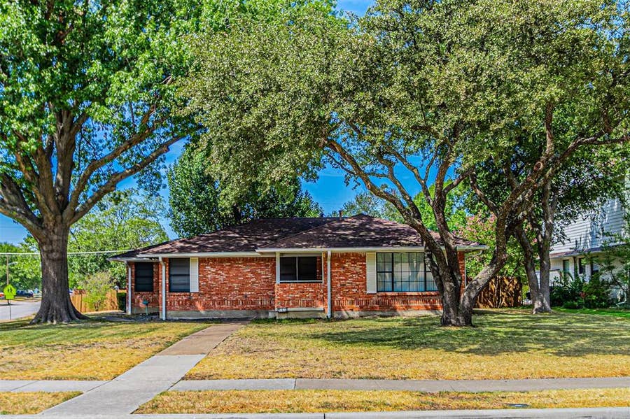 Property photo for 216 S Lois Lane, Richardson, TX