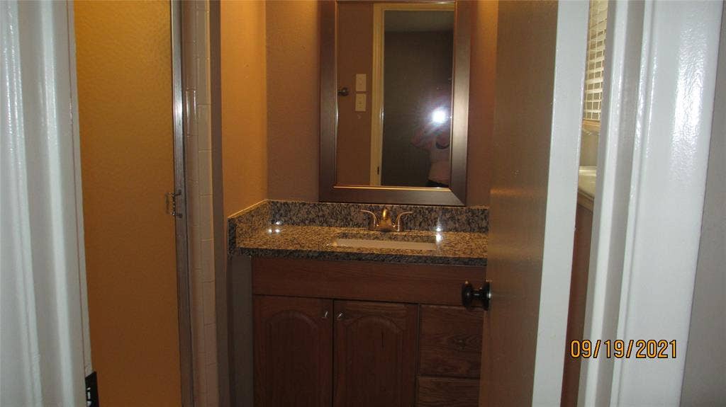 13433 Blossomheath Lane, Dallas, TX 75240 Master bath with stand up shower, granite countertop