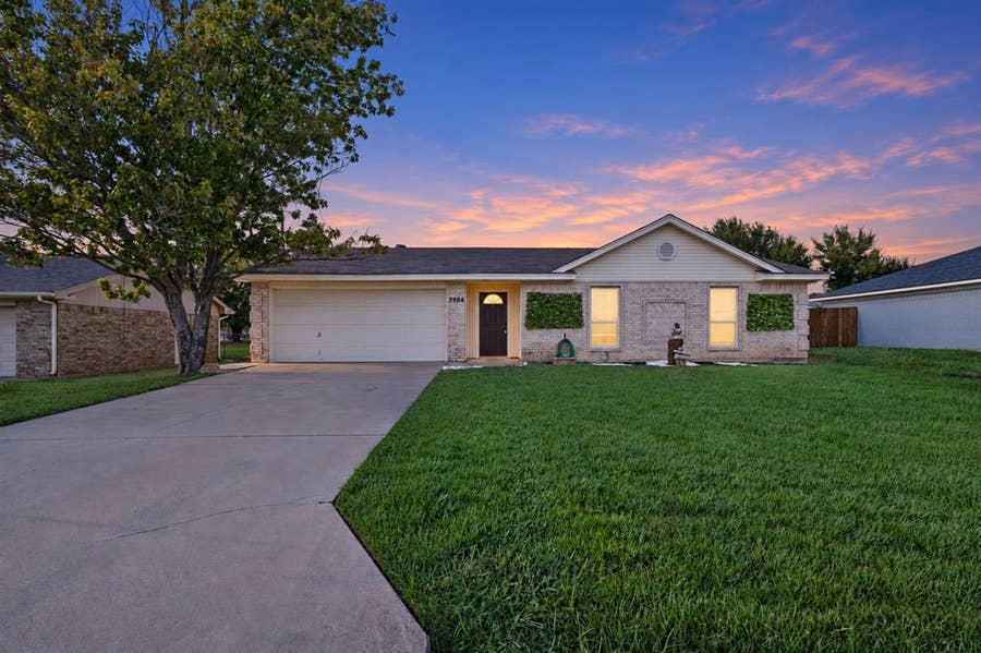 Property photo for 3904 Country Meadows Road, Granbury, TX