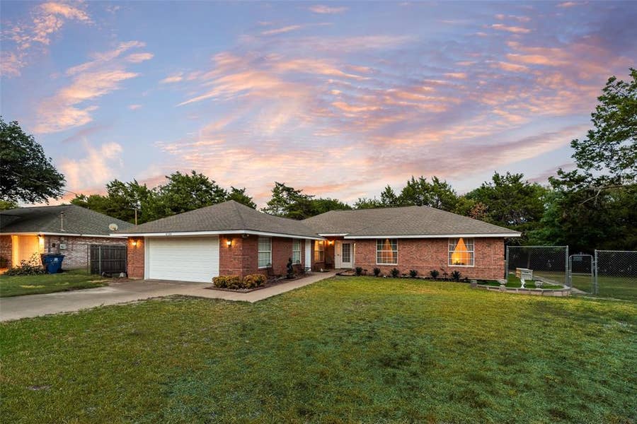 Property photo for 5120 Cliff Haven Drive, Dallas, TX