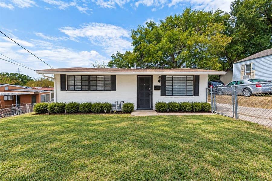 Property photo for 227 S Justin Avenue, Dallas, TX