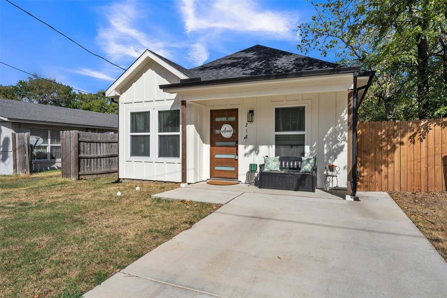 Property photo for 218 Locust Street S, Sulphur Springs, TX