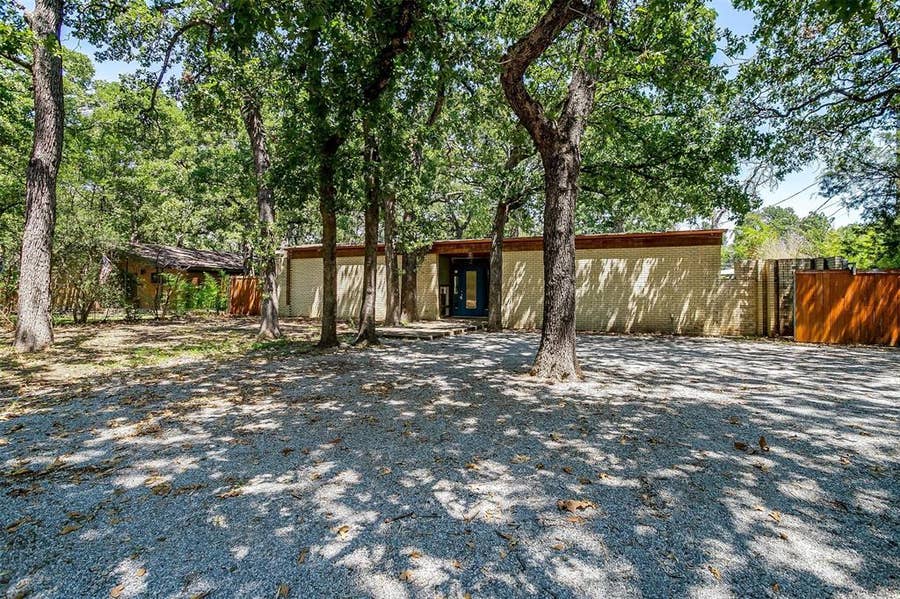 Property photo for 1625 S Davis, Arlington, TX