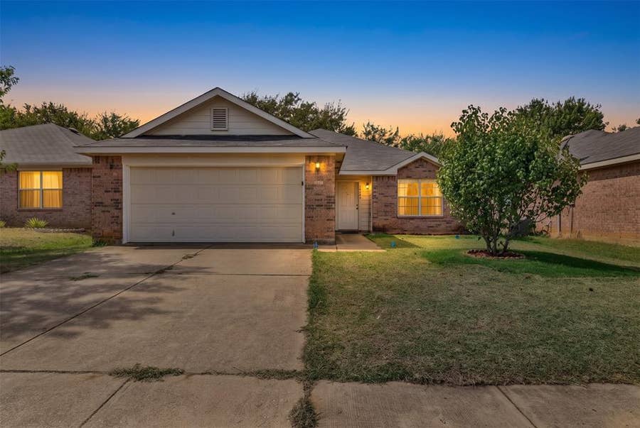 Property photo for 10333 Bear Hollow Drive, Fort Worth, TX