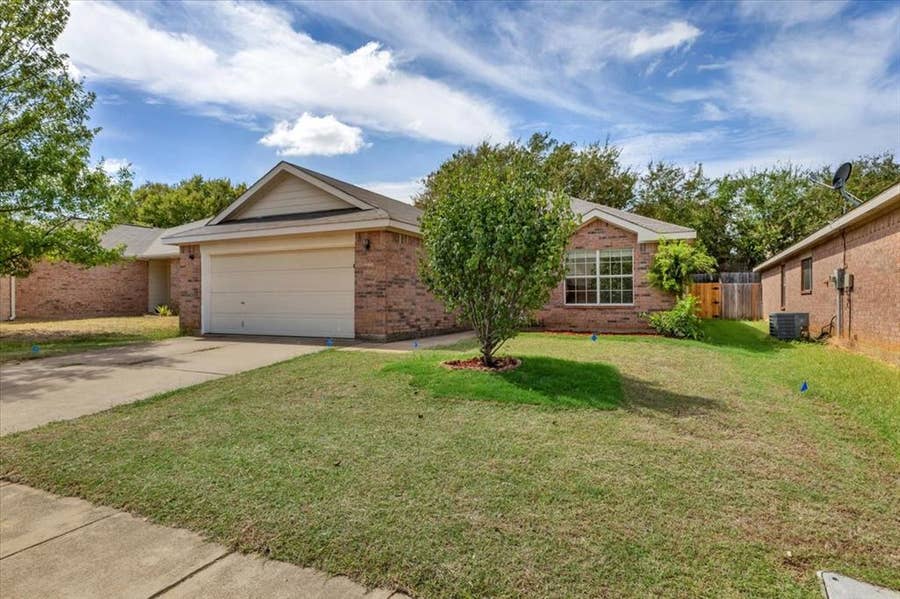 Property photo for 10333 Bear Hollow Drive, Fort Worth, TX