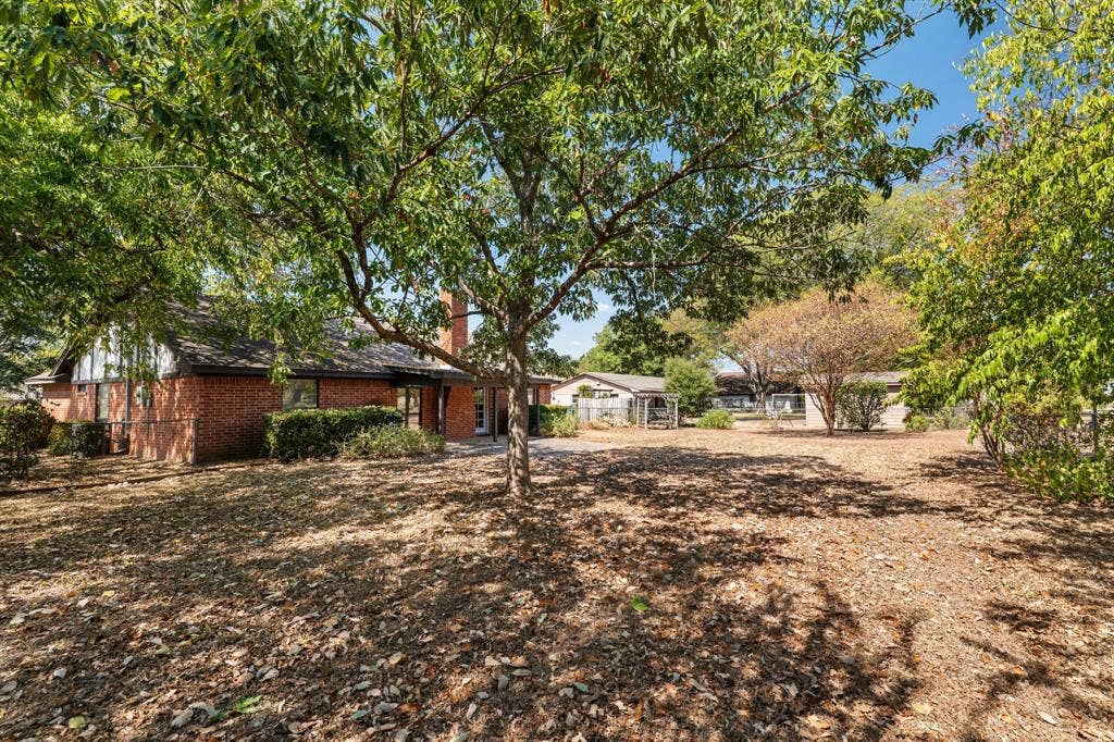 544 Jason Street, Robinson, TX 76706 Expansive outdoor space featuring a mature tree, brick exterior, and established landscaping