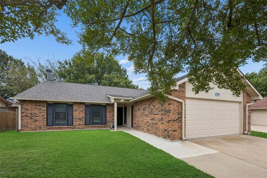Property photo for 2312 Havenwood Drive, Arlington, TX