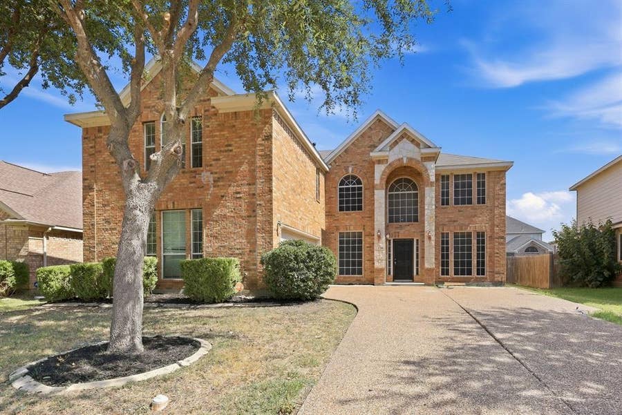 Property photo for 736 Mulberry Lane, DeSoto, TX