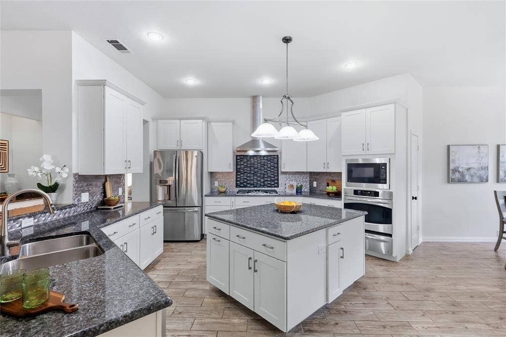 1905 Greenhill Drive, Rowlett, TX 75088