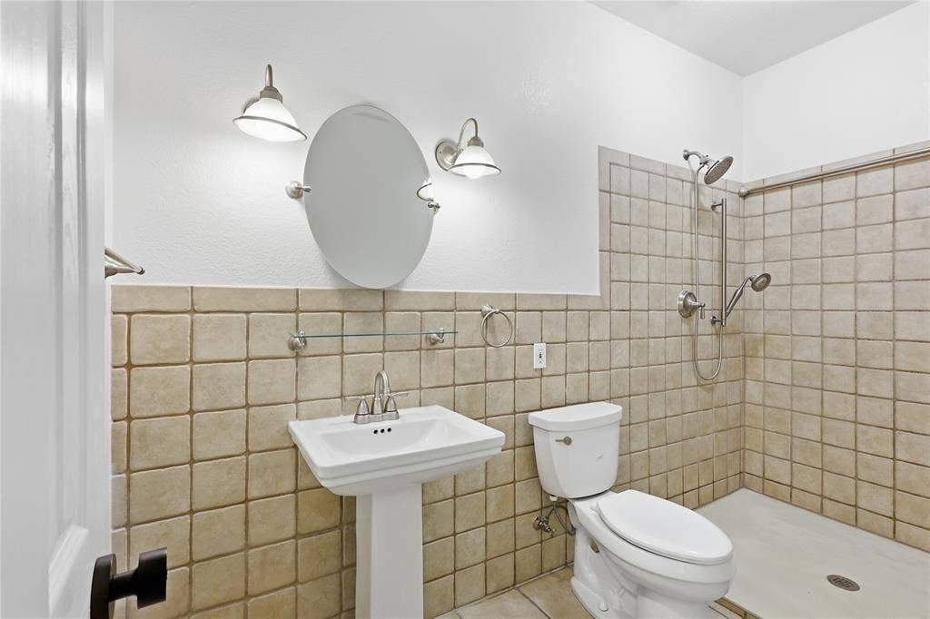 1905 Greenhill Drive, Rowlett, TX 75088
