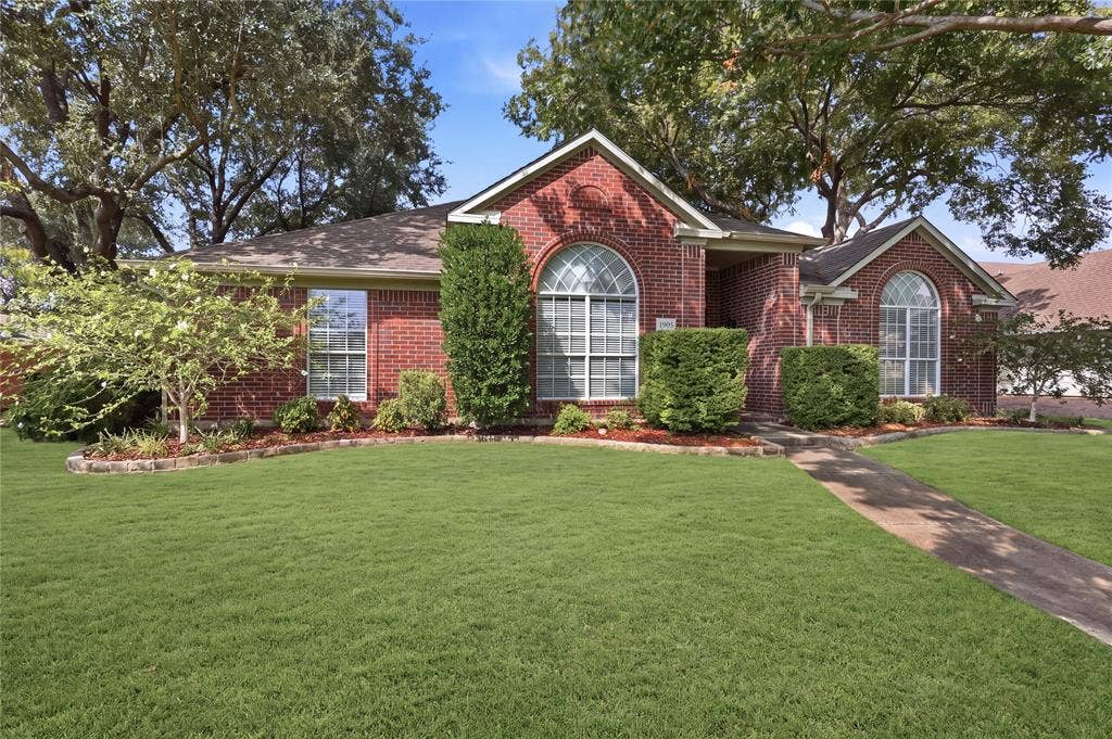 1905 Greenhill Drive, Rowlett, TX 75088