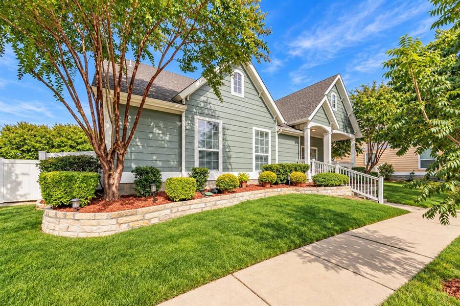 Property photo for 1009 Greenview Lane, Savannah, TX