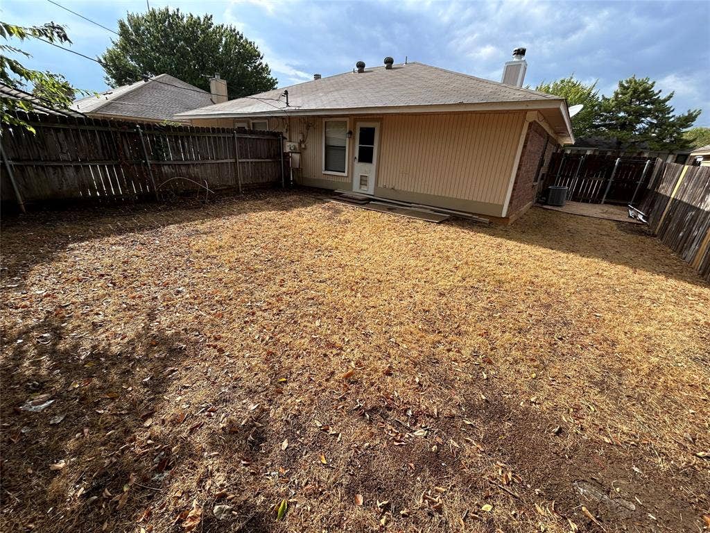 5425 Stagetrail Drive, Arlington, TX 76017 5425 Stagetrail Drive, Arlington, TX 76017