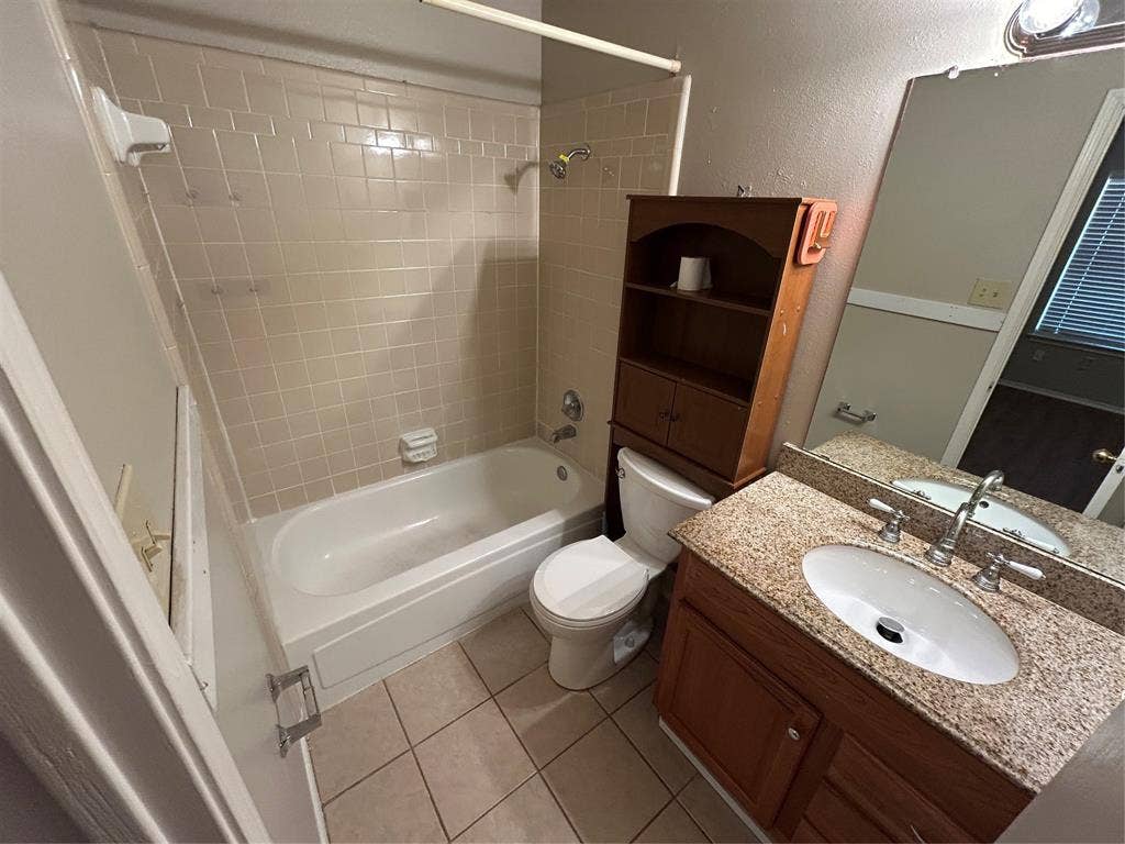 5425 Stagetrail Drive, Arlington, TX 76017 5425 Stagetrail Drive, Arlington, TX 76017