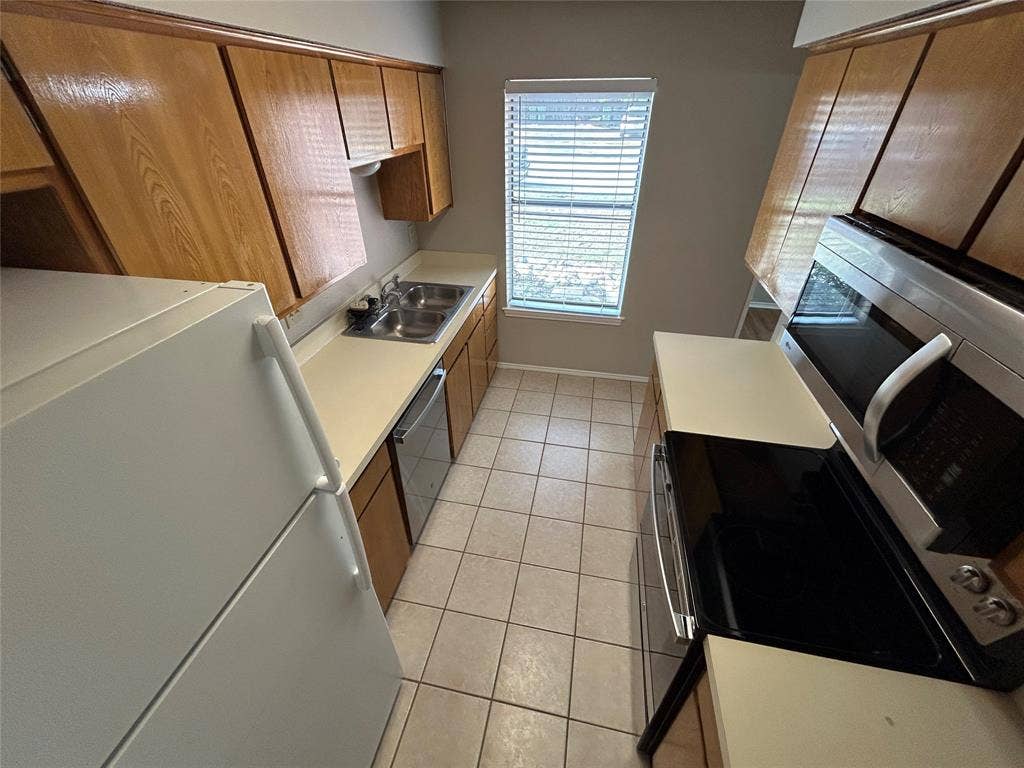 5425 Stagetrail Drive, Arlington, TX 76017 5425 Stagetrail Drive, Arlington, TX 76017