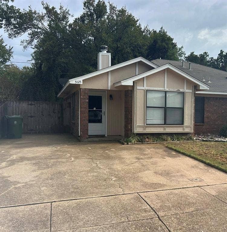 5425 Stagetrail Drive, Arlington, TX 76017 5425 Stagetrail Drive, Arlington, TX 76017