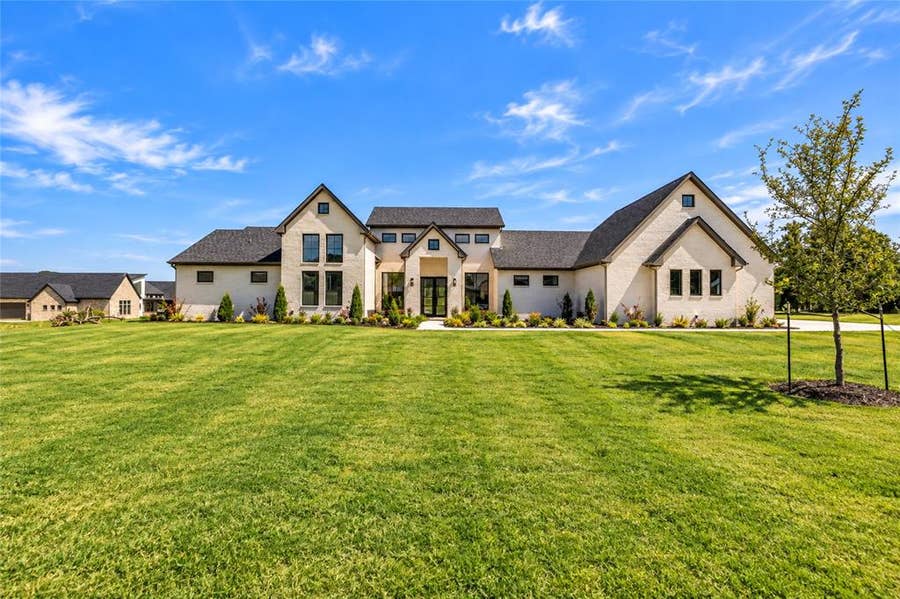 Property photo for 5825 Grey Wolf Court, Fort Worth, TX