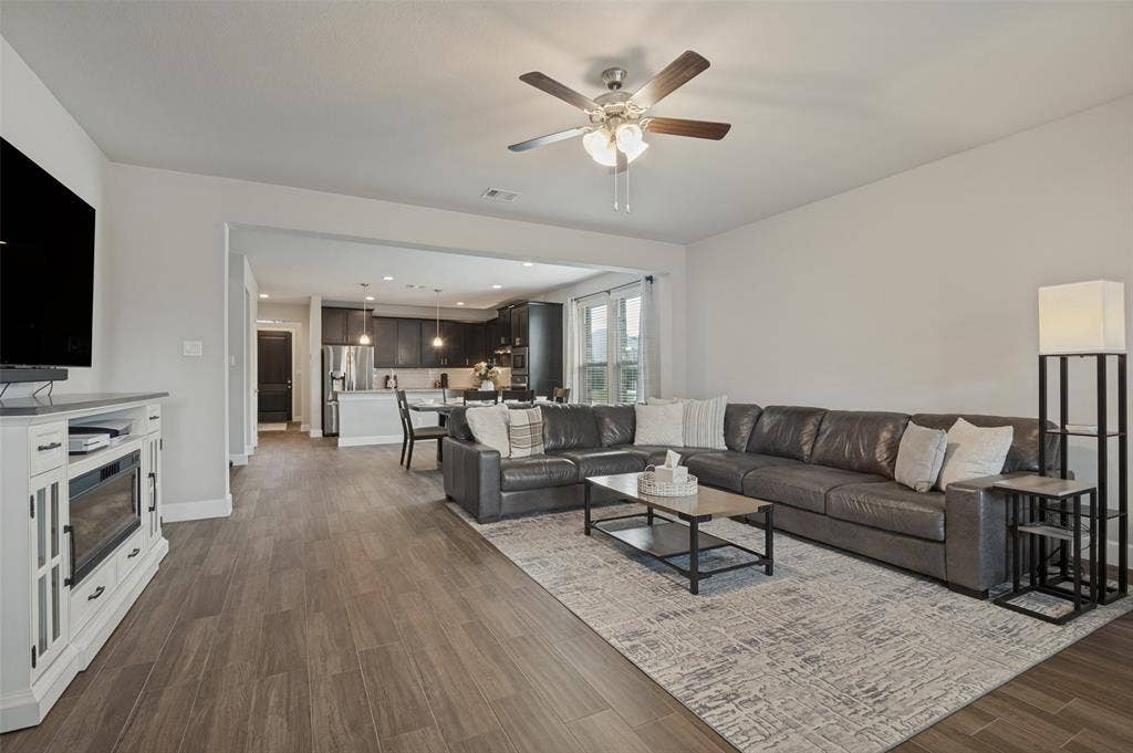 641 Grove Park Lane, Midlothian, TX 76065