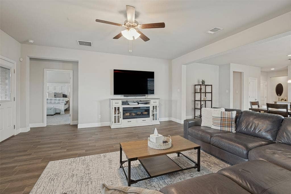 641 Grove Park Lane, Midlothian, TX 76065