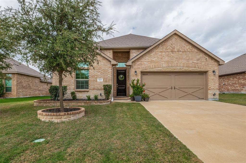 641 Grove Park Lane, Midlothian, TX 76065