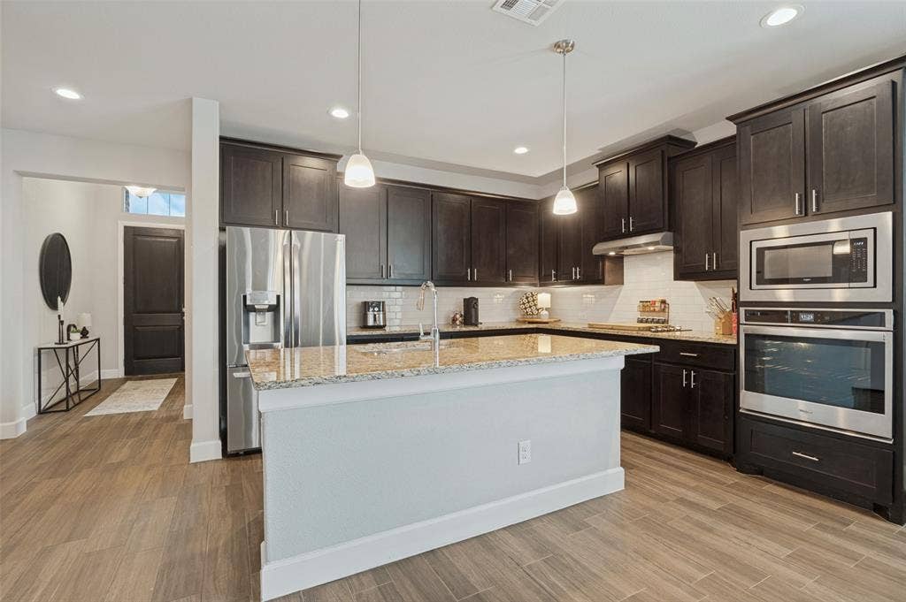 641 Grove Park Lane, Midlothian, TX 76065