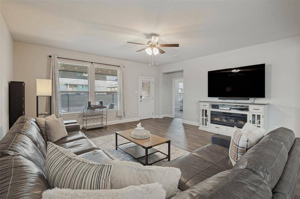 641 Grove Park Lane, Midlothian, TX 76065