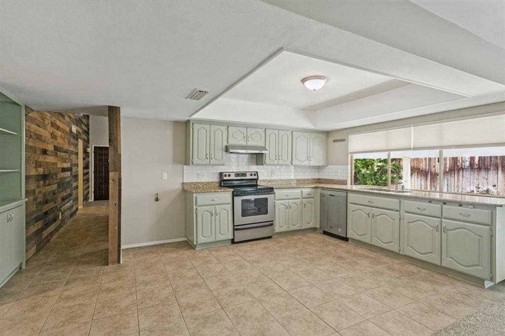 1412 Sequoia Drive, Plano, TX 75023 1412 Sequoia Drive, Plano, TX 75023