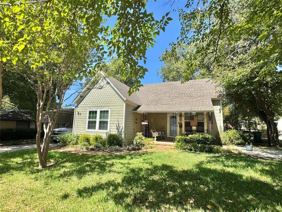 Property photo for 229 E Tennie Street, Gainesville, TX
