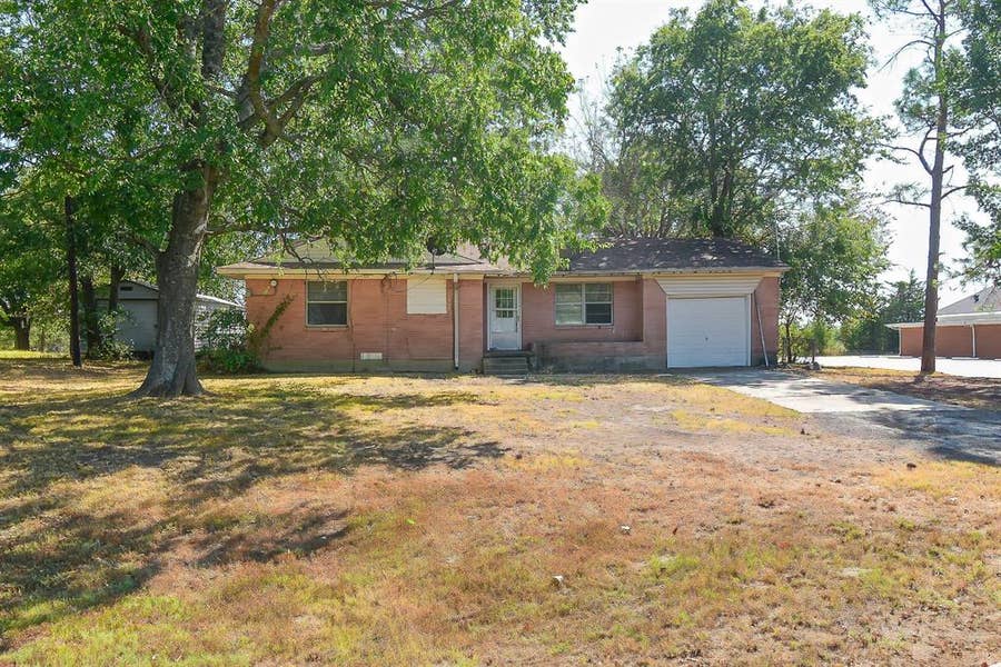 Property photo for 405 Fm 816, Wolfe City, TX