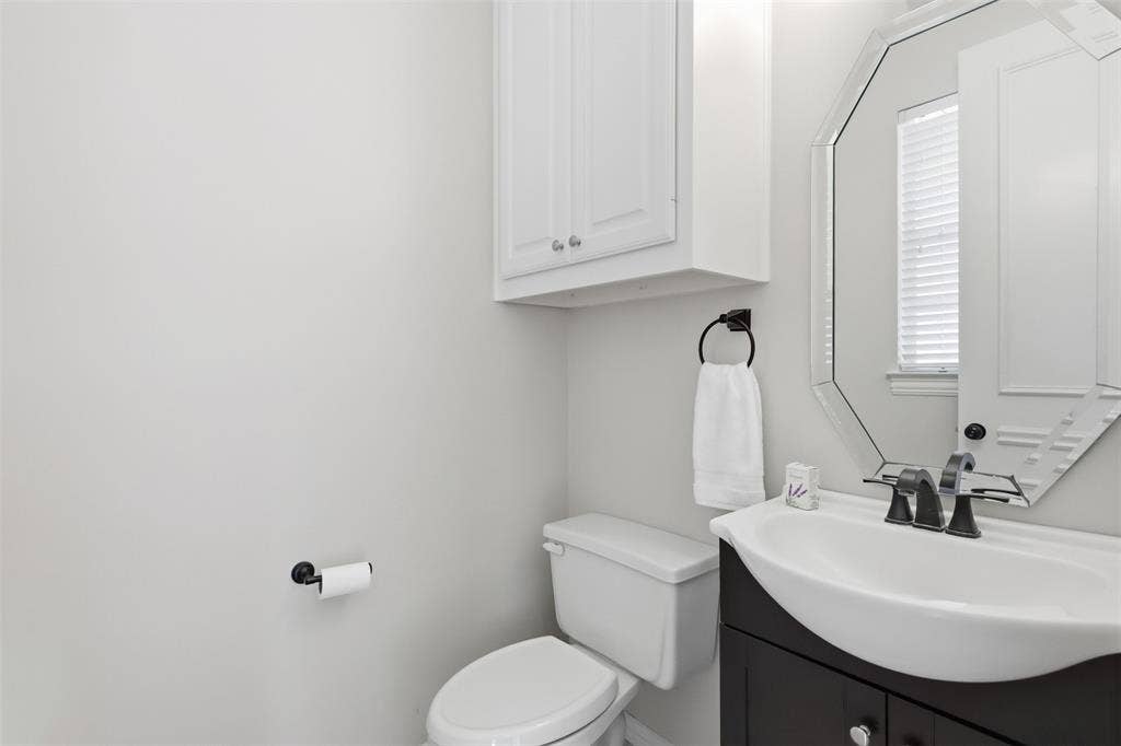 2313 Marblewood Drive, Plano, TX 75093 Half bath