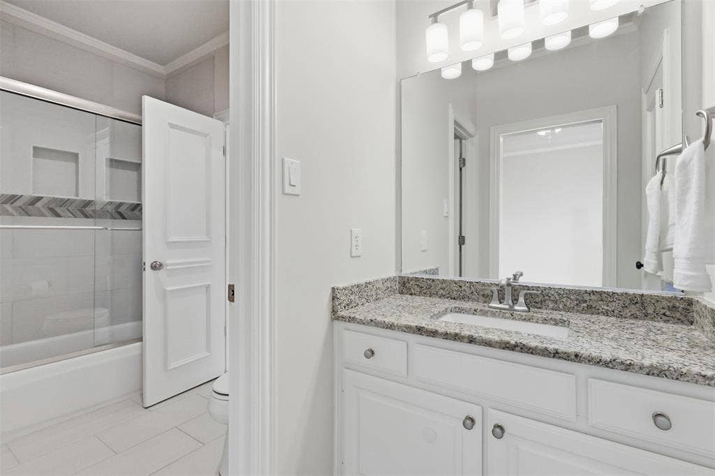 2313 Marblewood Drive, Plano, TX 75093 Jack and Jill Bath
