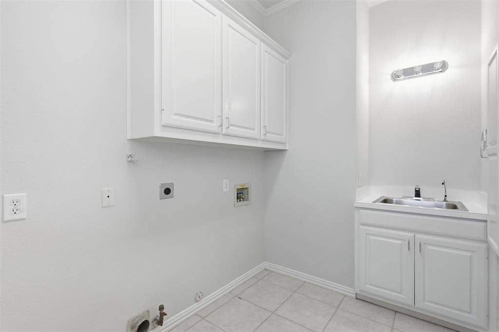 2313 Marblewood Drive, Plano, TX 75093 Separate laundry with sink