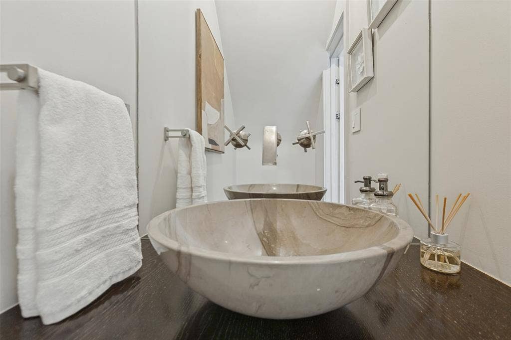 3818 N Hall Street, #128, Dallas, TX 75219 Updated half-bath downstairs