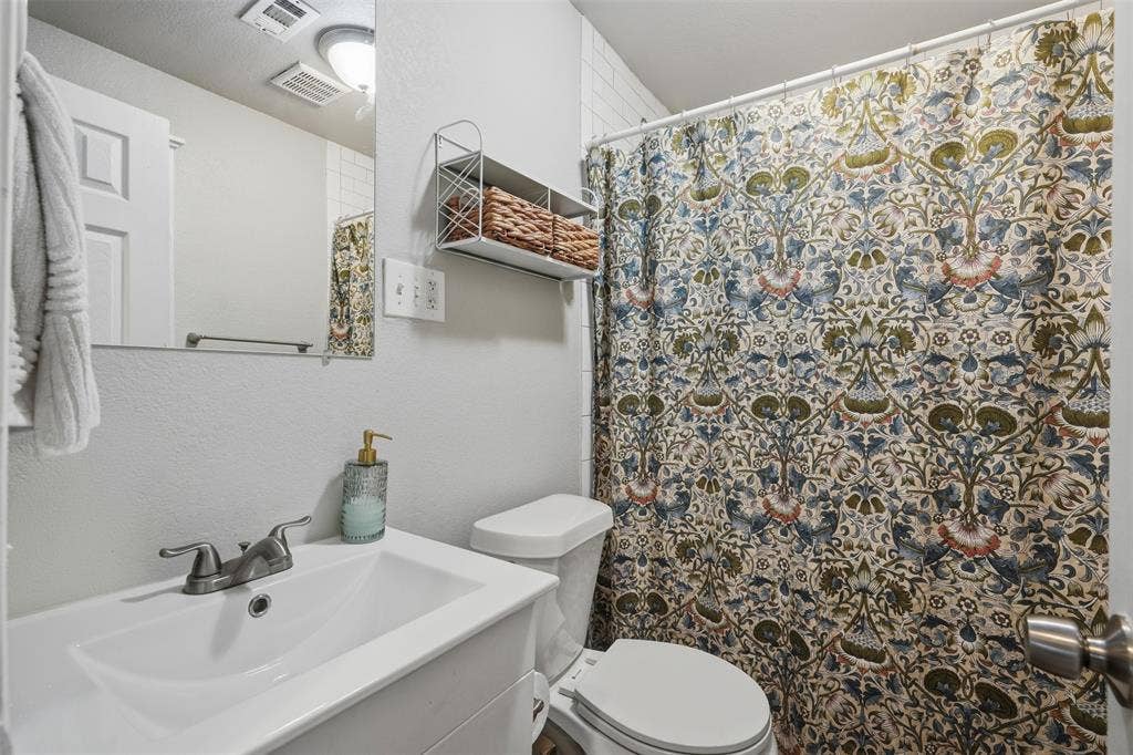 3261 Todd Avenue, Fort Worth, TX 76110 3261 Todd Avenue, Fort Worth, TX 76110
