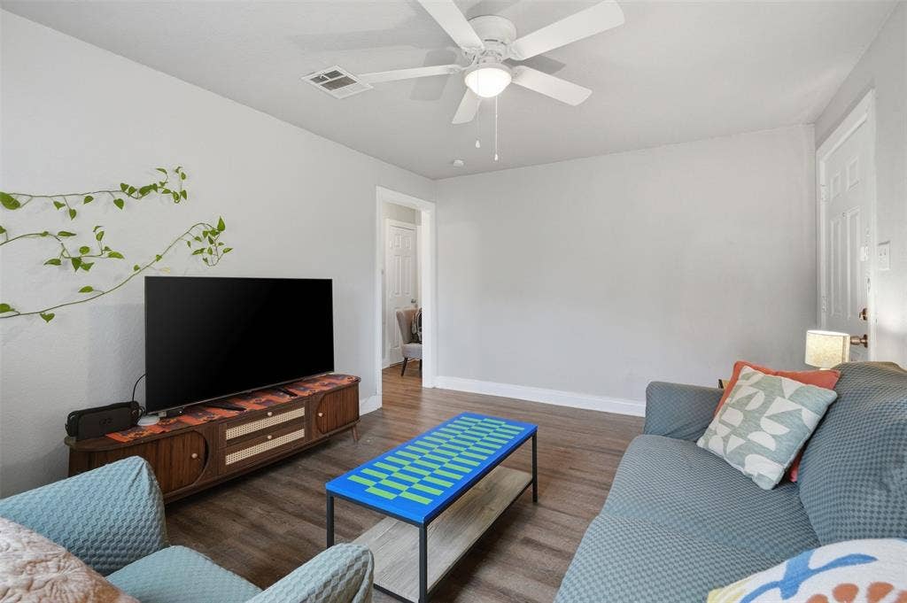 3261 Todd Avenue, Fort Worth, TX 76110 3261 Todd Avenue, Fort Worth, TX 76110