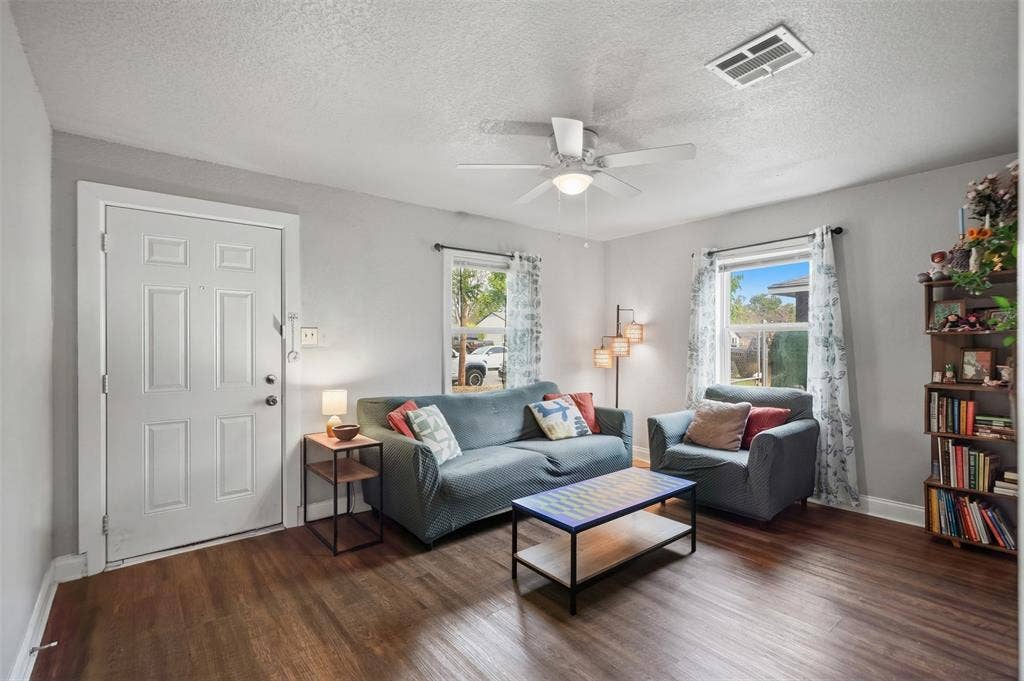 3261 Todd Avenue, Fort Worth, TX 76110 3261 Todd Avenue, Fort Worth, TX 76110