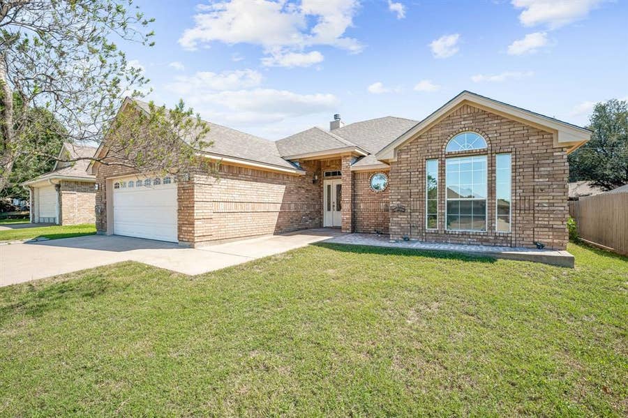 Property photo for 320 Midnight Shadow, Stephenville, TX